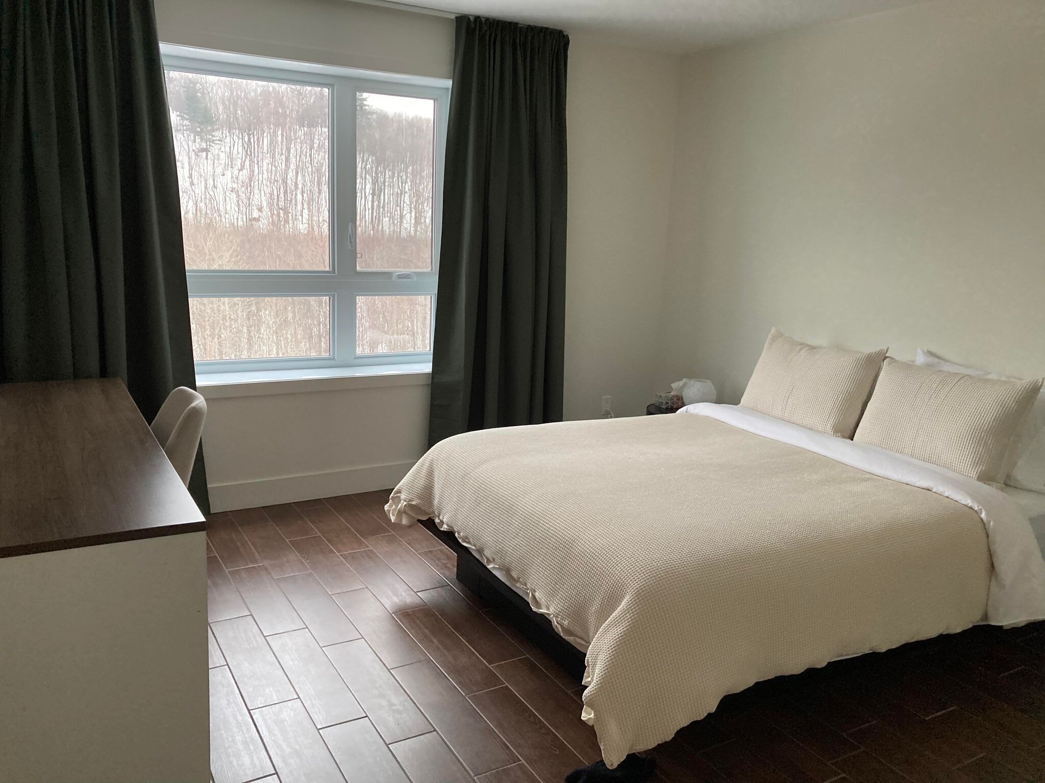 1 habitación, tabla de planchar con plancha, wifi y ropa de cama 