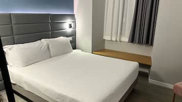 Tweepersoonskamer | Een bureau, een laptopwerkplek, gratis wifi