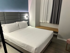 Habitación doble | Escritorio, espacio para trabajar con laptop y wifi gratis 