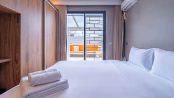 1 bedroom, in-room safe, iron/ironing board, free WiFi