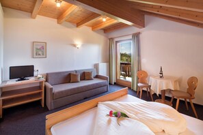 7 bedrooms, WiFi, bed sheets - Hotel ***, in the vicinity of the Rosengarten and Lake Carezza. Fabulous cuisine (Trentino-Alto Adige)