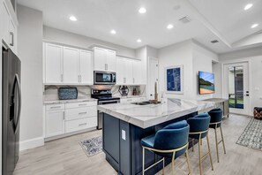 Kühlschrank, Ofen, Herdplatte, Geschirrspüler