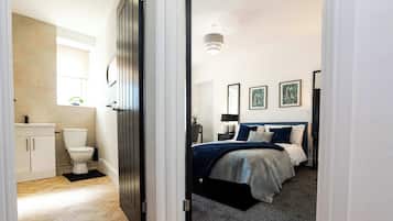 2 chambres, fer et planche à repasser, Wi-Fi, draps fournis