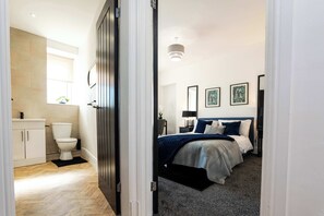 2 slaapkamers, een strijkplank/strijkijzer, wifi, beddengoed