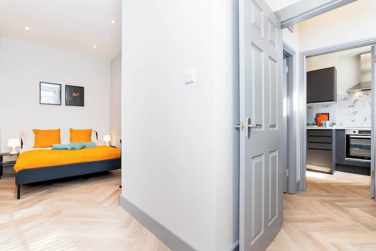 1 غرفة نوم ومكواة/لوح كي وواي فاي وملاءات أسرّة