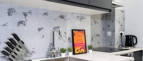 Refrigerador, microondas, horno, placa de cocina