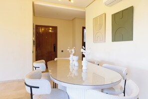 Dining - Apartment Prestigia Agate - Golf view, Swimming pool & Comfort in Marrakech (Nîmes)