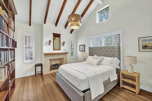 6 bedrooms, WiFi, bed sheets