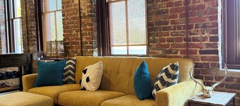 Charming studio apartment , free parking, WiFi in historic downtown Mobile