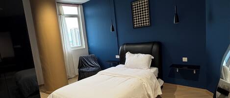 3 bedrooms, desk, iron/ironing board, WiFi