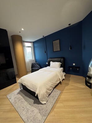 3 bedrooms, desk, iron/ironing board, WiFi