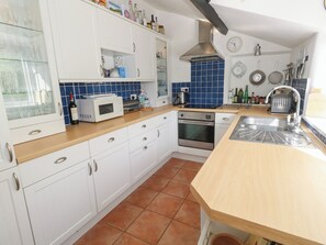 Dishwasher, cookware/dishes/utensils