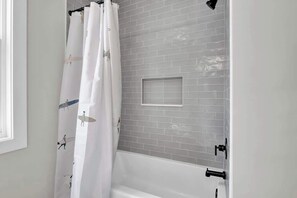 Shower - The Social House-with pool (Carolina Beach)