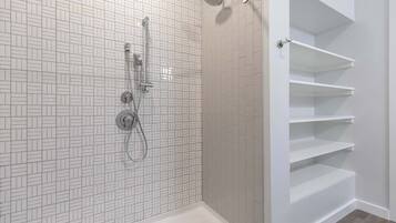 Douche, serviettes fournies