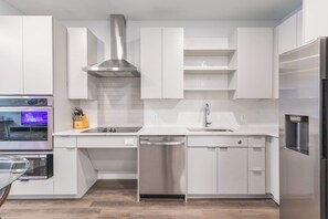 Microwave, stovetop, dishwasher, coffee/tea maker