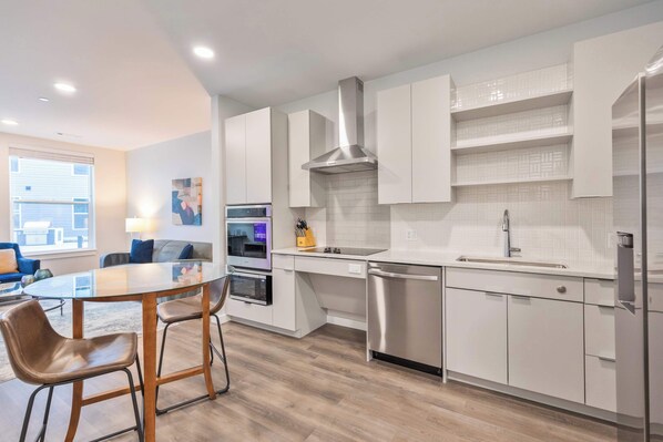 Microwave, stovetop, dishwasher, coffee/tea maker - Modern Apt with Rooftop and Pool (Waltham, MA)