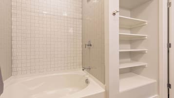 Douche, serviettes fournies