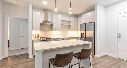 Luxury Apt with Rooftop Terrace and Pool