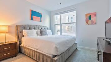 2 bedrooms, desk, iron/ironing board, WiFi