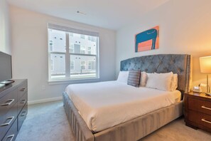 2 bedrooms, desk, iron/ironing board, WiFi