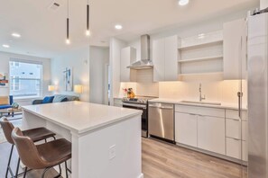 Microwave, stovetop, dishwasher, coffee/tea maker