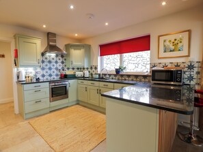 Cookware/dishes/utensils