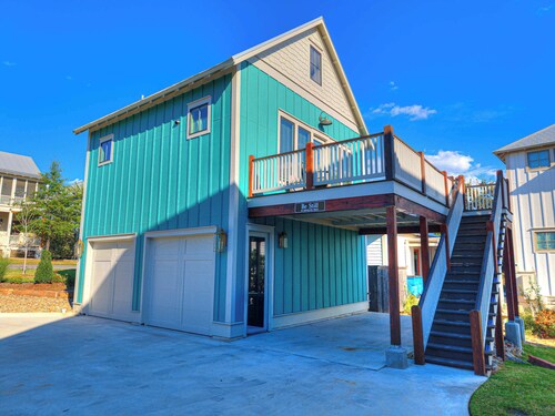 Be Still - Lake Front Apartment