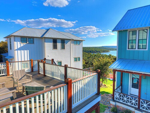 Be Still - Lake Front Apartment