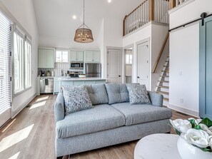 TV - Be Still - Lake Front Apartment (Eufaula)