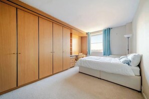 2 chambres, bureau, fer et planche à repasser, Wi-Fi gratuit