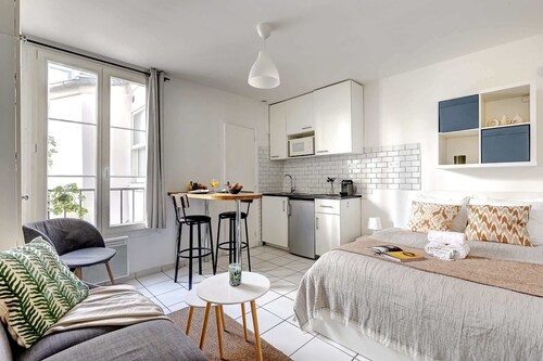 Charming Studio near Eiffel Tower for 2
