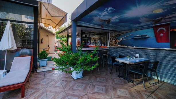Outdoor dining - cleopatra king apart hotel (Alanya)