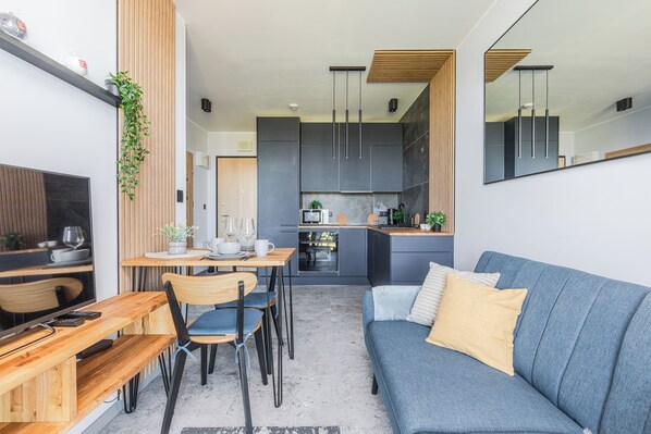 Classic Apartment | 1 bedroom, desk, free WiFi - Wiktoryn 98 (Warsaw)