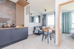 Classic Apartment | 1 bedroom, desk, free WiFi - Wiktoryn 98 (Warsaw)