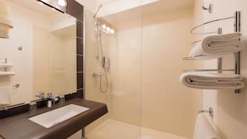 Dutxa, assecador de cabells, tovalloles i sabó