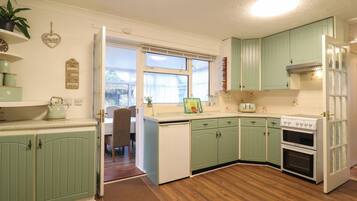 Dishwasher, cookware/dishes/utensils
