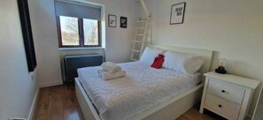 2 sovrum, strykjärn/strykbräda, internet och sängkläder