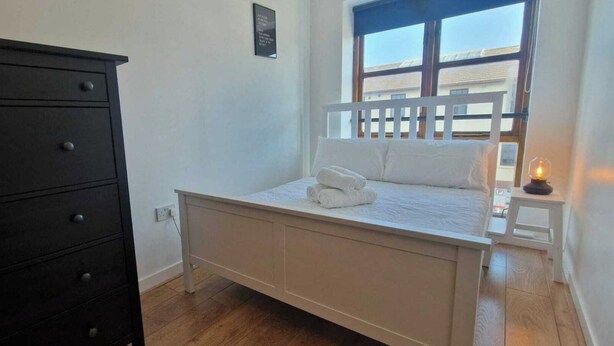 2 bedrooms, iron/ironing board, internet, bed sheets