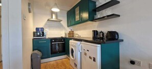 Coffee/tea maker, fridge, microwave, oven - Large 2BD @ Trendy Portobello, Dublin City Centre (Dublin)