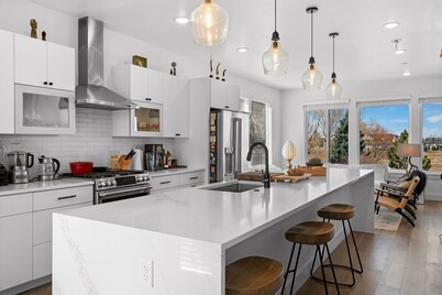 Warblers Nest - Bright and Spacious Holiday Home