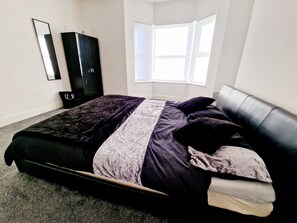 3 chambres, fer et planche à repasser, accès Internet, draps fournis