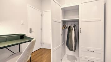 Standard-Doppelzimmer, 1 Doppelbett, mit Bad | Schreibtisch, laptopgeeigneter Arbeitsplatz, kostenloses WLAN