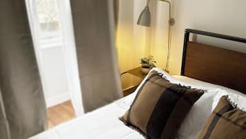 Habitación básica doble, 1 cama Queen size | Escritorio, espacio para trabajar con laptop y wifi gratis