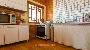 Micro-ondes, four, plaque de cuisson, grille-pain