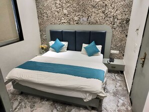 Deluxe Double Room | Laptop workspace, free WiFi - Shri Balaji Dham Hotel (Vrindavan)