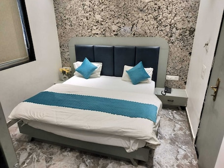 Laptop workspace, free WiFi