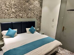 Deluxe Double Room | Laptop workspace, free WiFi - Shri Balaji Dham Hotel (Vrindavan)