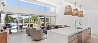 Casa Howler | Your Dream Oasis Awaits!