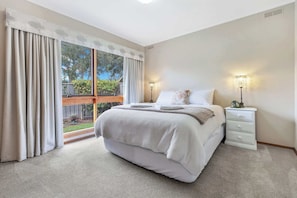 4 bedrooms, desk, iron/ironing board, travel cot