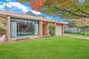 Exterior - Jensen House - Retro Style with a modern update (Echuca)